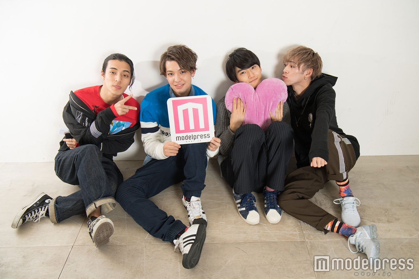 （左から）AM、Kauan、Fu、U（C）モデルプレス