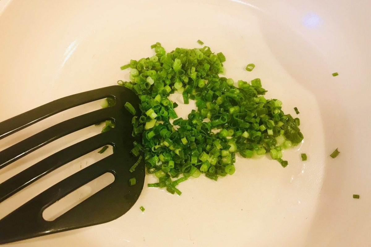 ネギ鶏油卵かけごはん