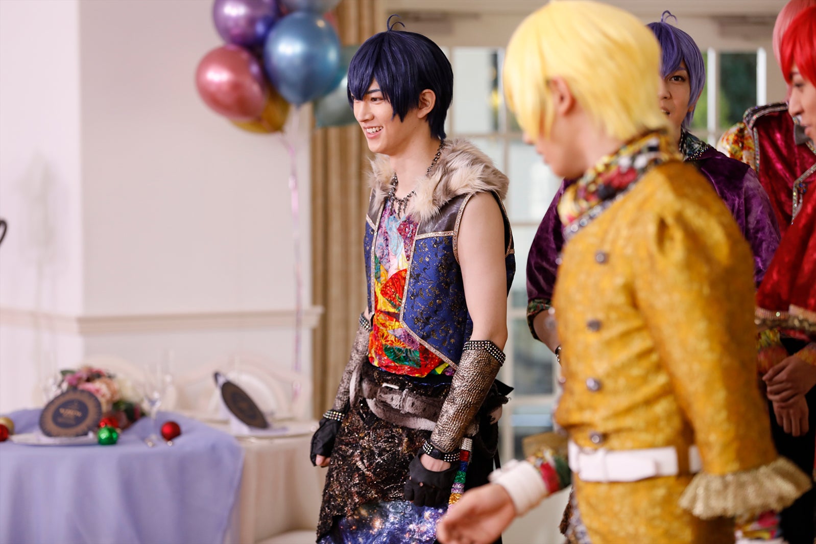 舞台『おそ松さんon STAGE～SIX MEN’S SHOW TIME～』F6の『Fo6ow Your Dreams！！！！！！』MV撮影より（C）赤塚不二夫／「おそ松さん」on STAGE製作委員会2020