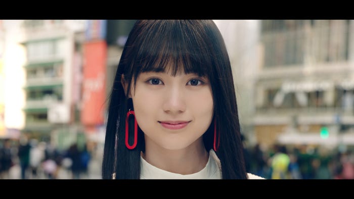 賀喜遥香/CMより(提供画像)