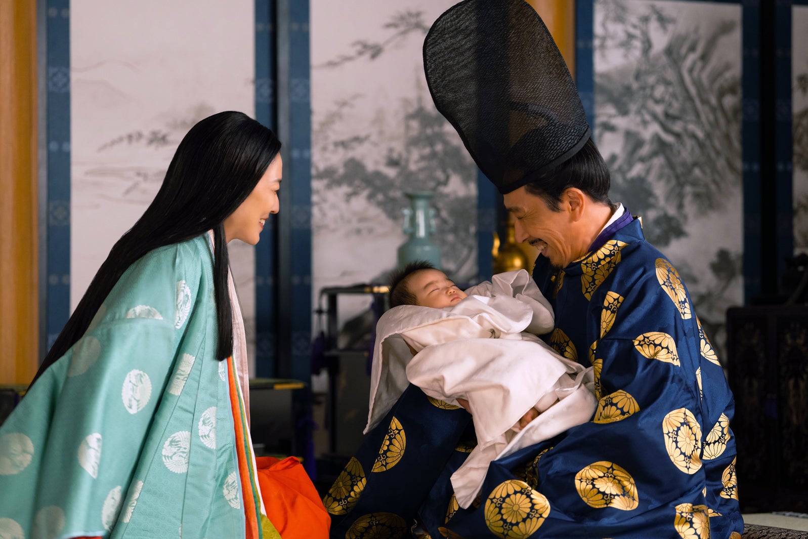 板谷由夏、段田安則「光る君へ」第1話より（C）NHK