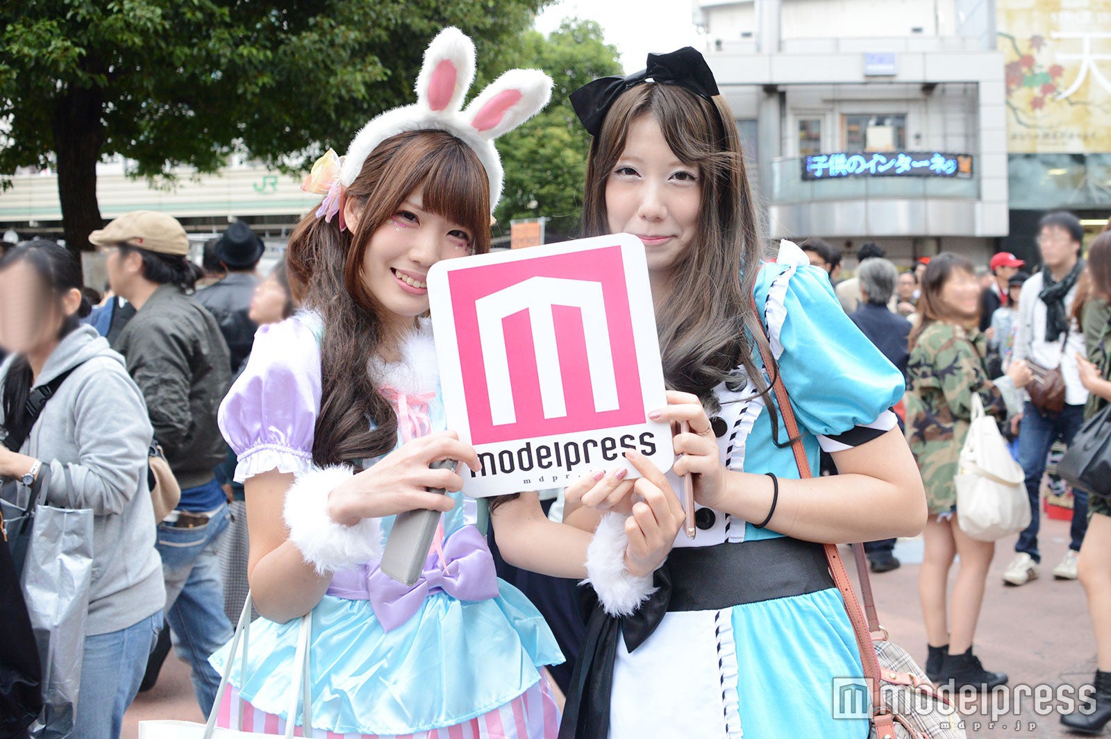 渋谷でのスナップ （C）モデルプレス