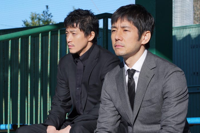 小栗旬、西島秀俊(C)関西テレビ