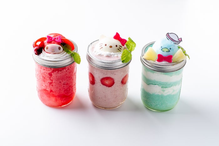 タキシードサムのひえひえ☆南極スムージー1,190円、マイメロディのシークレット ベリースムージー1,120円、キティのいちごトロピカルスムージー1,160円／画像提供：ソルト・コンソーシアム