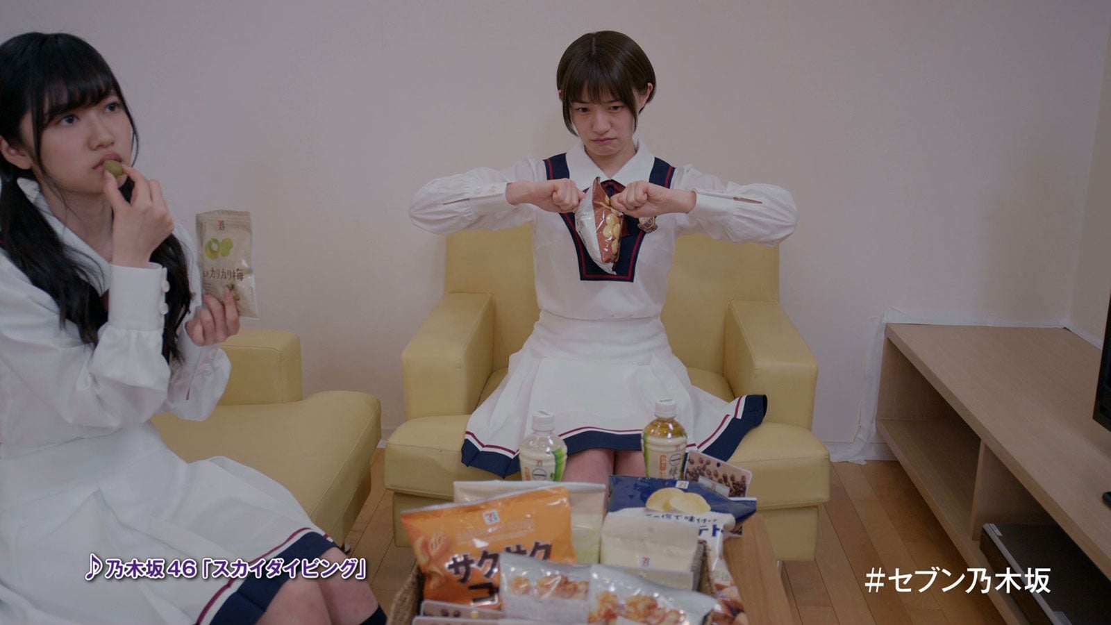 寺田蘭世、中田花奈／マネキンチャレンジ動画より（提供写真）