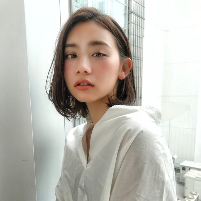 ミディアムヘアは前髪なしで可愛く色っぽく見違える モデルプレス