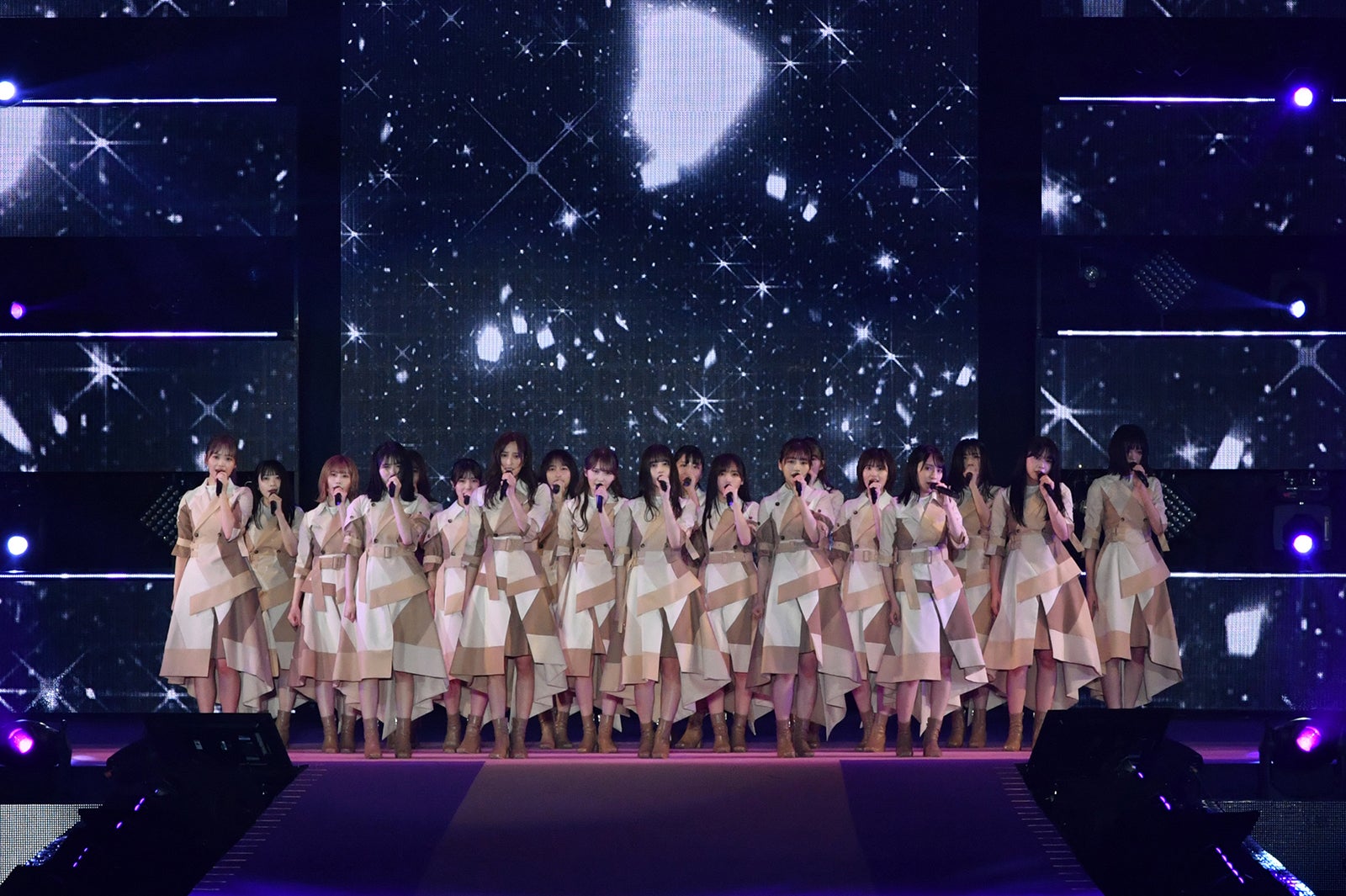 日向坂46（C）Rakuten GirlsAward 2022 SPRING／SUMMER