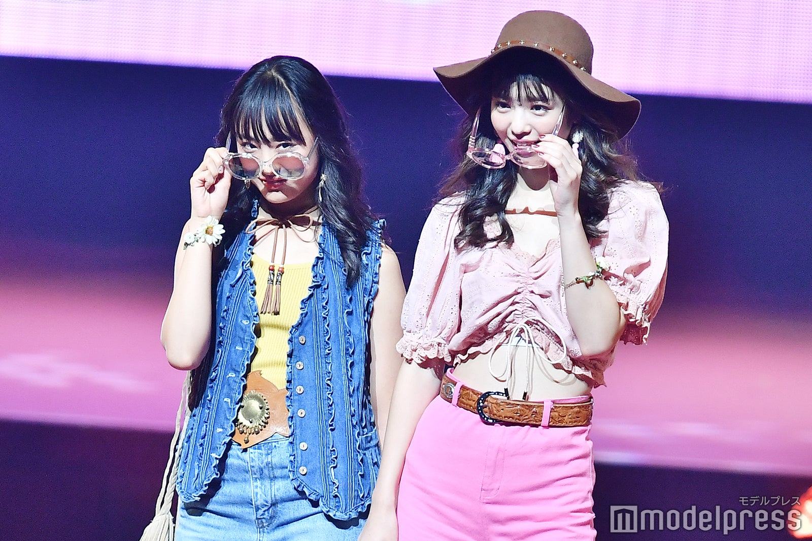 70年代×大友花恋＆横田真悠（C）モデルプレス