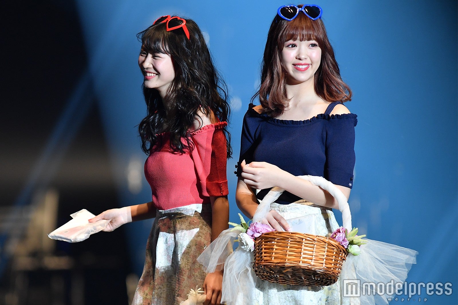 岡本夏美、藤田ニコル（C）モデルプレス