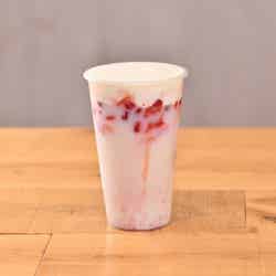 (緑茶)チーズミルクティー ¥530、ストロベリー ¥100/画像提供:FORTUNER JAPAN