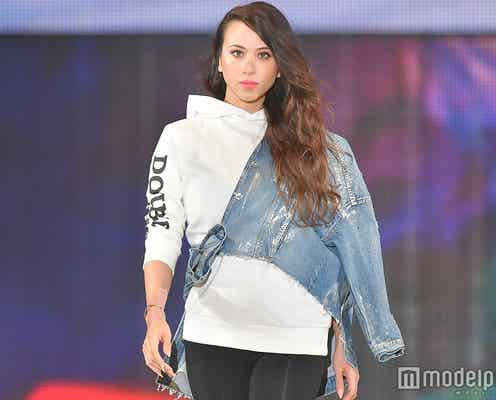 妊娠中の道端アンジェリカ、ふっくらお腹でランウェイ<関コレ2018S/S>