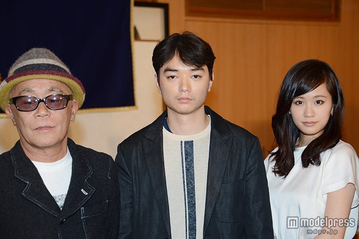 (左から)廣木隆一監督、染谷将太、前田敦子