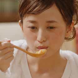 モデルプレス - 5秒でわかるレシピサイトが公開!コンビニ食材だけで作れる"カジュアル自炊"で平日夜も癒される
