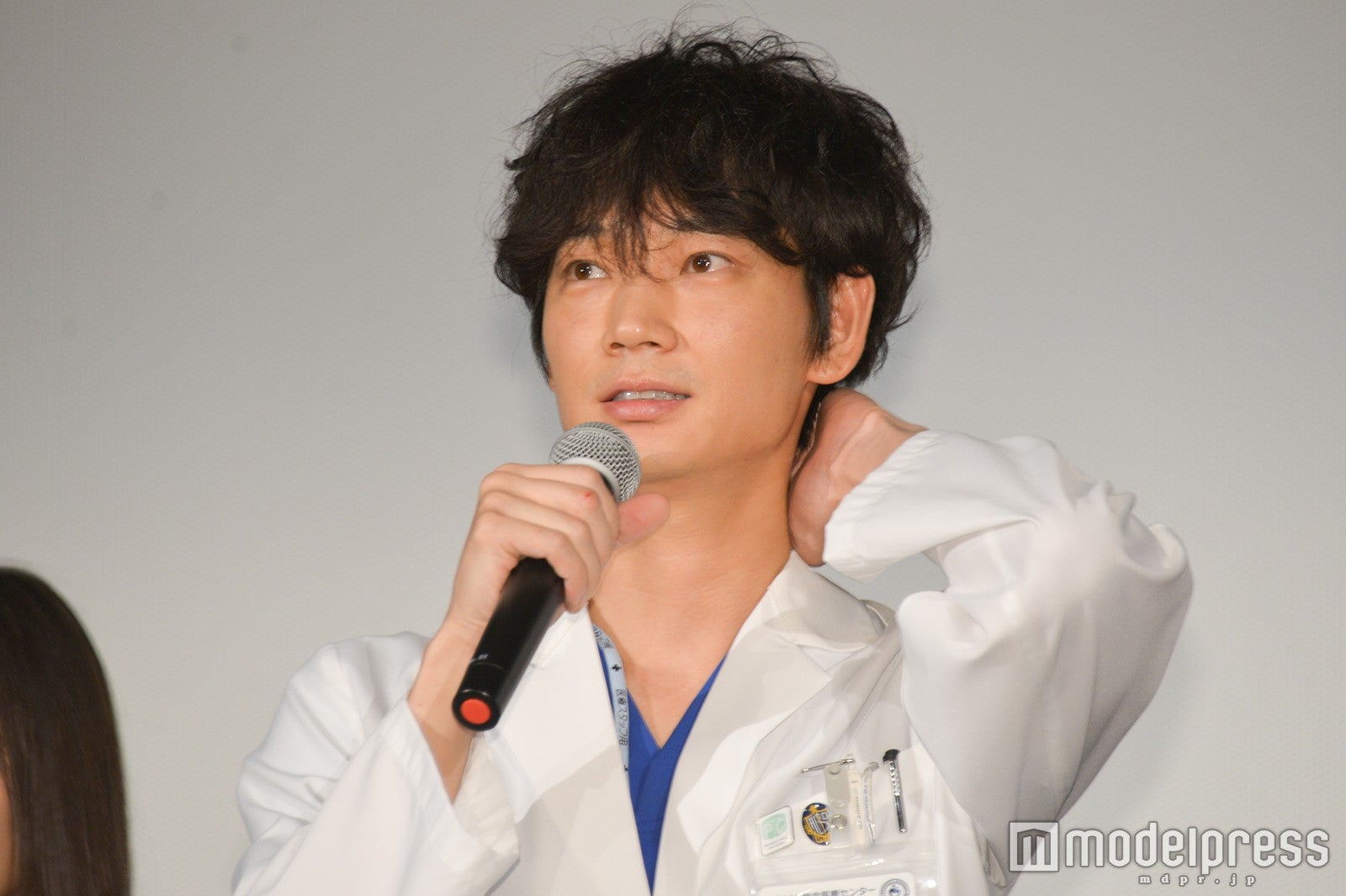 すべる（C）モデルプレス