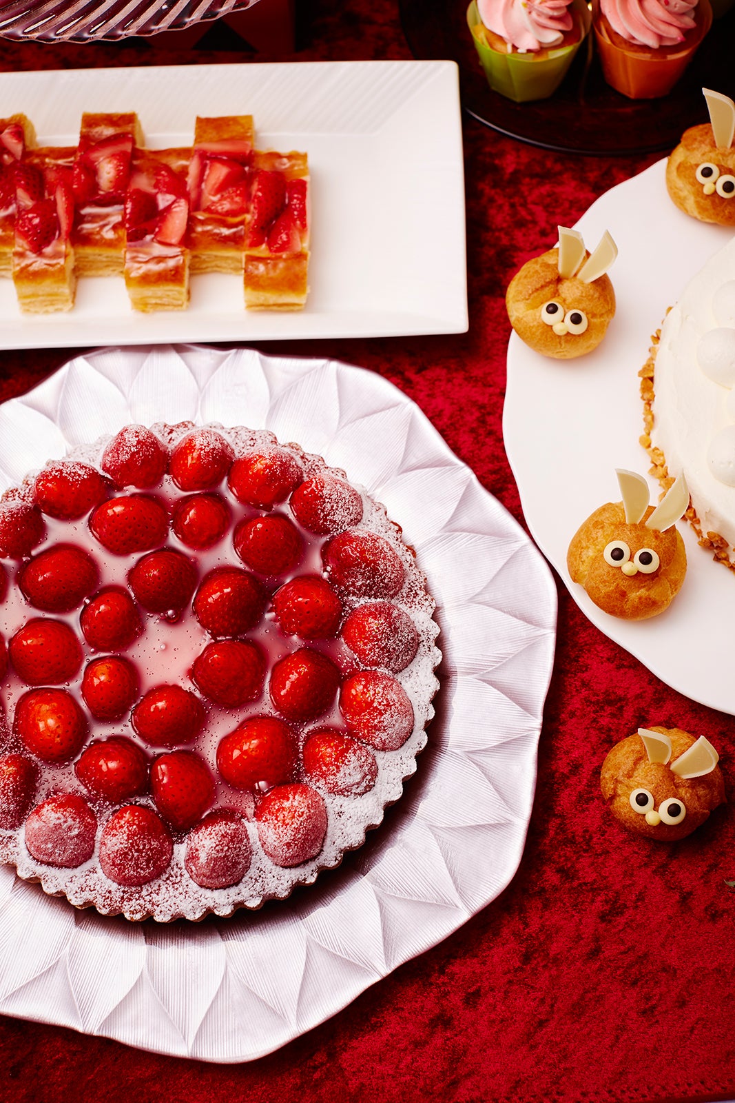 スイーツブッフェ「3 時のスイーツパーティ ～魅惑のストロベリー～」／画像提供：京王プラザホテル