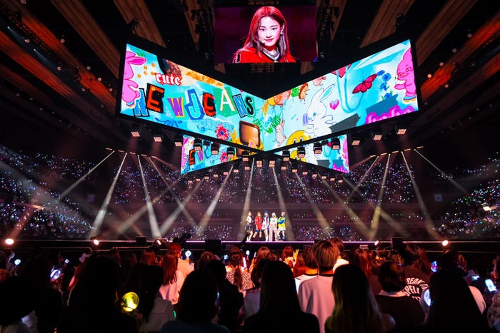 NewJeans(C)CJ ENM Co., Ltd, All Rights Reserved