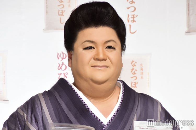 マツコ デラックス 自宅での過ごし方とは 豪快なカルピスの飲み方に一同驚き モデルプレス マツコ デラックス 自宅での過ごし方とは 豪快なカルピスの飲み方に一同驚き モデルプレス