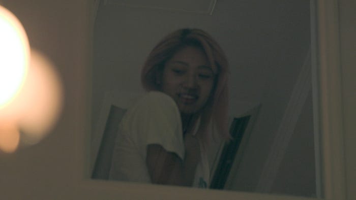 2階から覗く花「TERRACE HOUSE TOKYO 2019-2020」30th WEEK(C)フジテレビ/イースト・エンタテインメント