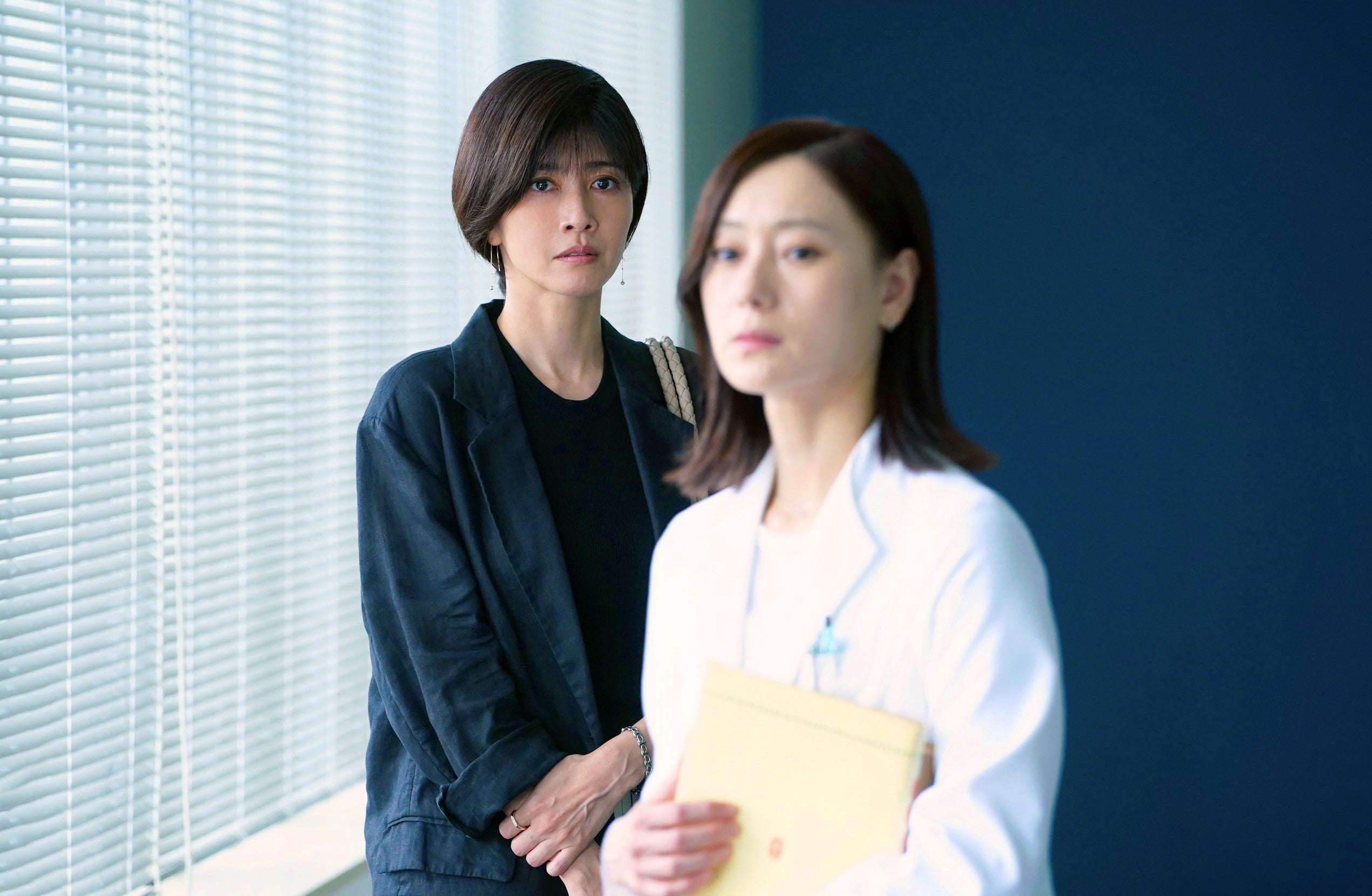内田有紀、中島亜梨沙「ラストノート」第3話（C）フジテレビ