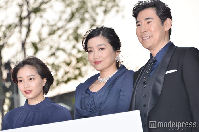 広瀬すず、佐藤江梨子、高嶋政伸(C)モデルプレス