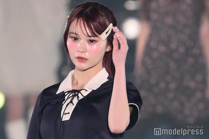 黒髪のさくら(C)モデルプレス