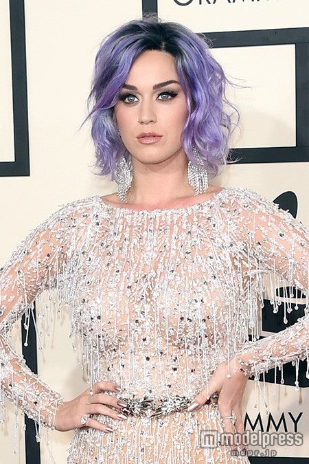 ケイティ・ペリー、全身シースルーのSEXYドレスでグラミー賞レッドカーペット
