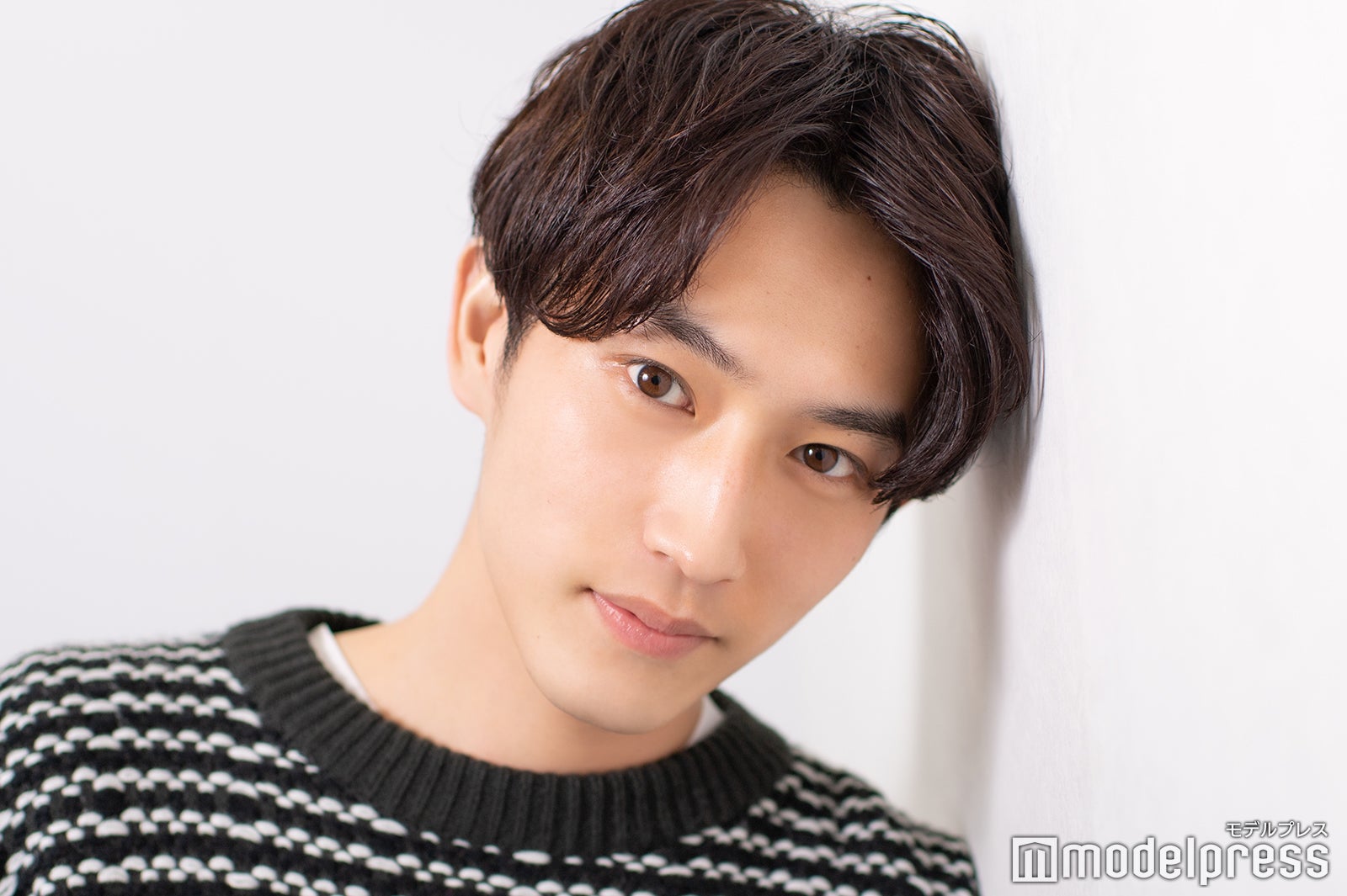 モデルプレスのインタビューに応じた杉野遥亮（C）モデルプレス