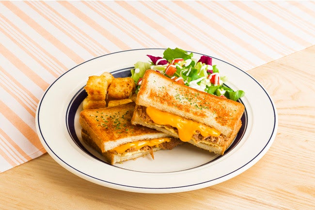 カルアポークチーズサンド／画像提供：Eggs’n Things Japan