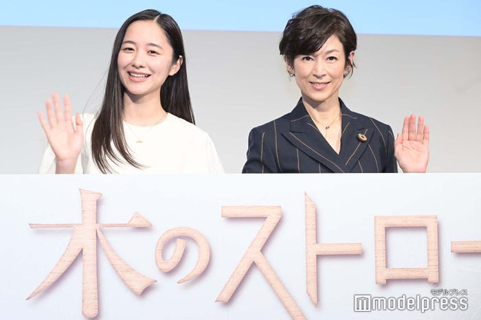 堀田真由、鈴木保奈美 (C)モデルプレス