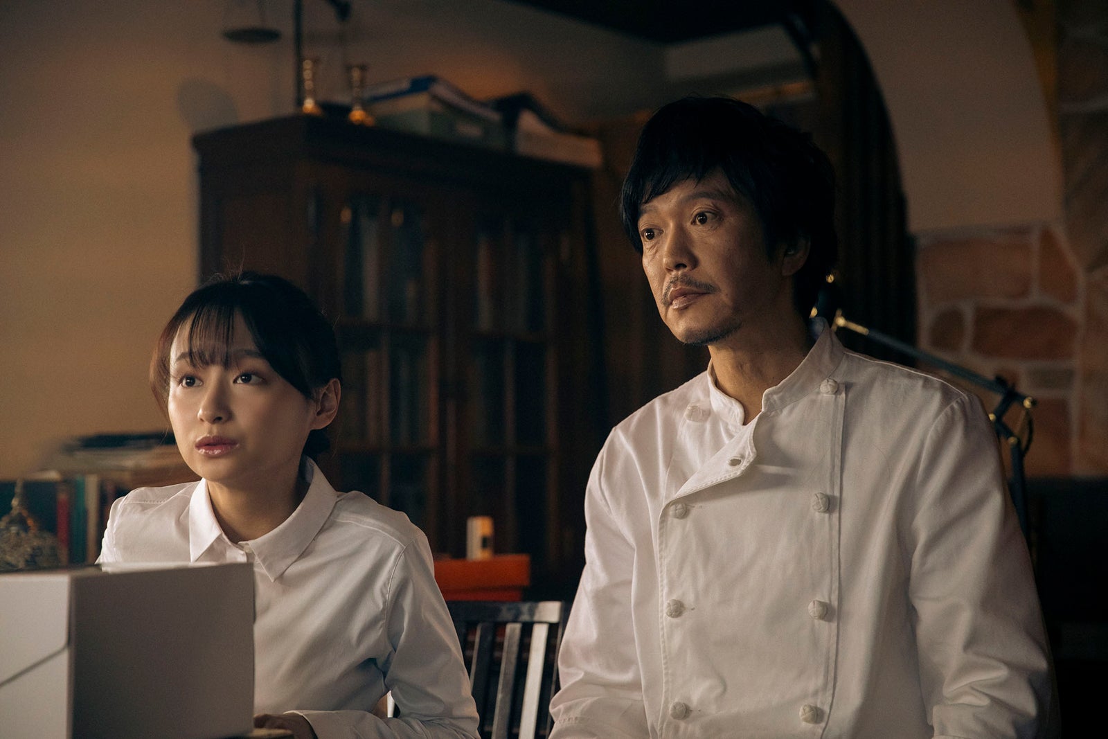 影山優佳、田辺誠一「ハコビヤ」第4話より（C）「ハコビヤ」製作委員会