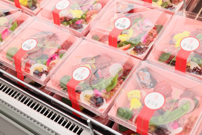 「麻生専門学校グループ presents TGC KUMAMOTO 2025 by TOKYO GIRLS COLLECTION」ケータリングの様子(C)麻生専門学校グループ presents TGC KUMAMOTO 2025 by TOKYO GIRLS COLLECTION