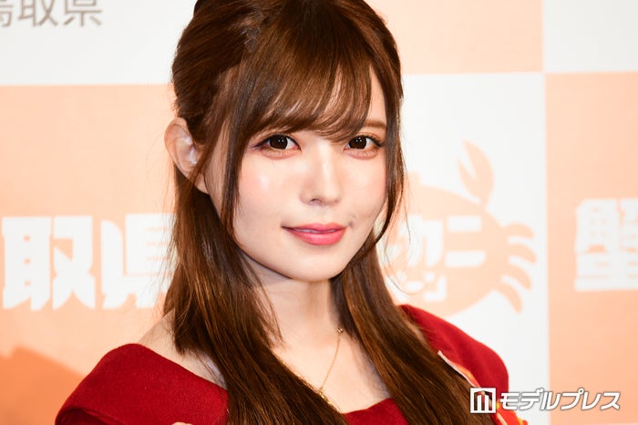 益若つばさ「やっぱりショートは落ち着く」ばっさりカットの新ヘアが話題「2次元から出てきたみたい」「シルエットが綺麗すぎる」