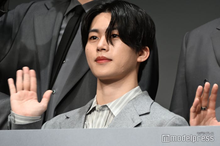 「自分たちがアートの一部になってる」とCMビジュアルをアピールした木全翔也(C)モデルプレス