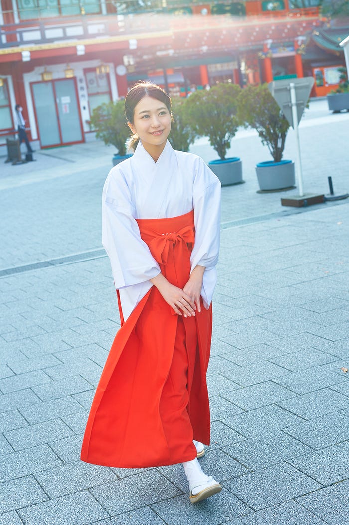 篠崎彩奈 (画像提供:小学館)