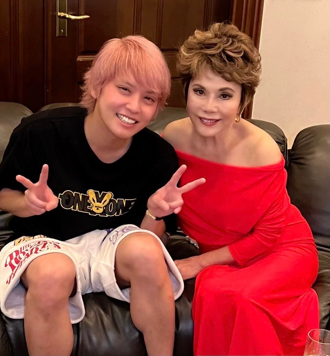 手越祐也「イッテQ」デヴィ夫人との2ショット写真公開「大好きな優しいお姉さん」