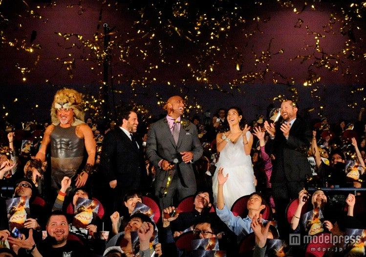 『ヘラクレス』ジャパンプレミアイベント舞台挨拶の様子／写真左から：武藤敬司、ブレット・ラトナー監督、ドウェイン・ジョンソン、すみれ、ポー・フリンプロデューサー