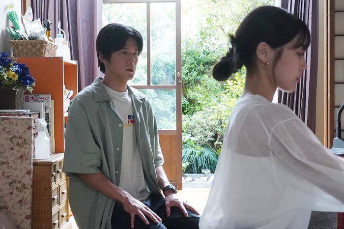 目黒蓮、有村架純「海のはじまり」第4話より(C)フジテレビ