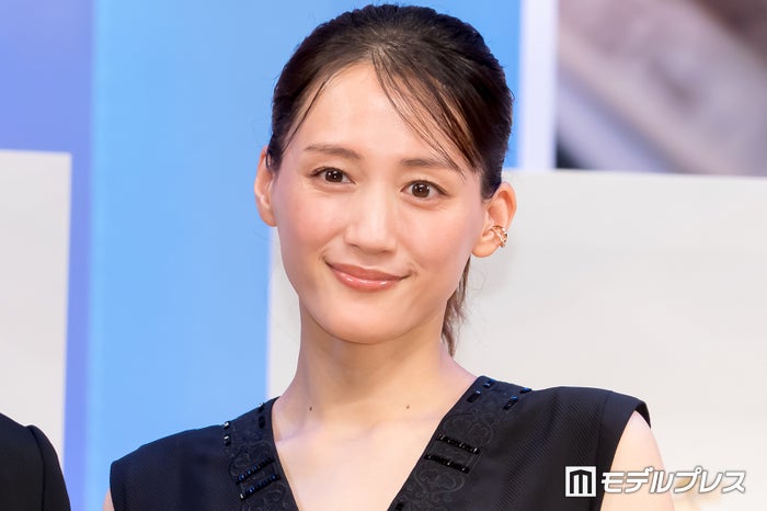 綾瀬はるか「ほとんどの男子が好き」親友が明かした中学時代のモテエピソード 男子生徒間で結ばれた“同盟”にスタジオどよめき