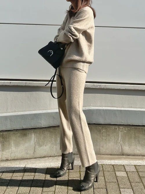 ベージュ