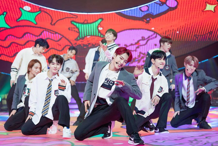 Jo1 宇宙旅行テーマに熱狂ライブ 10年年でも一緒に 学生服で やんちゃ も Starlight Deluxe ライブレポ セットリスト モデルプレス