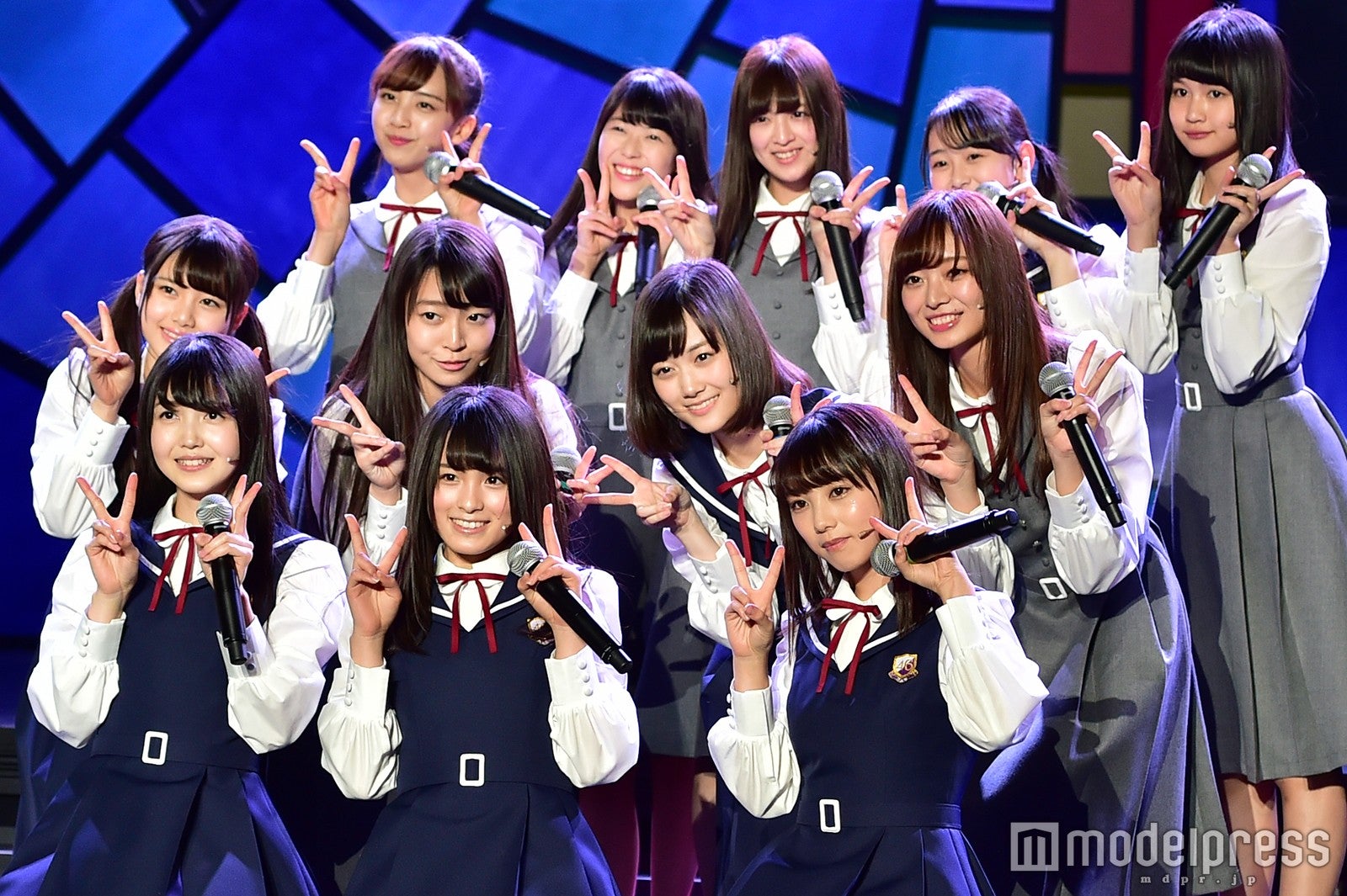 可愛い子ばかりで選べない…乃木坂46新メンバー12人が初公演「3人の