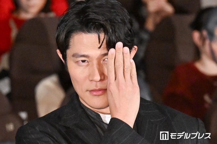 鈴木亮平(C)モデルプレス