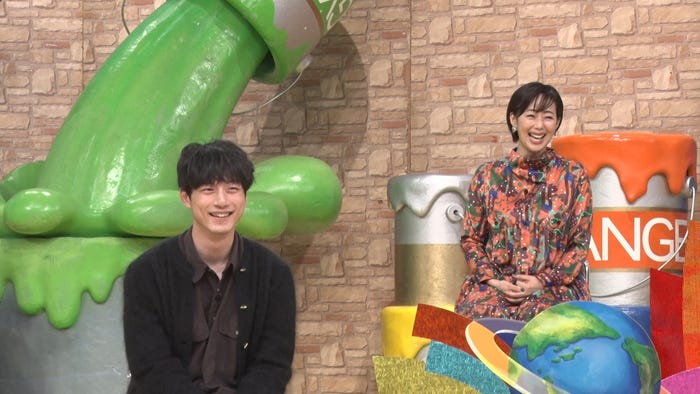 坂口健太郎、井上和香 (C)日本テレビ