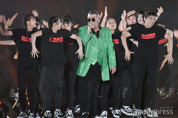 ATSUSHIのものまねをするコロッケ(C)モデルプレス