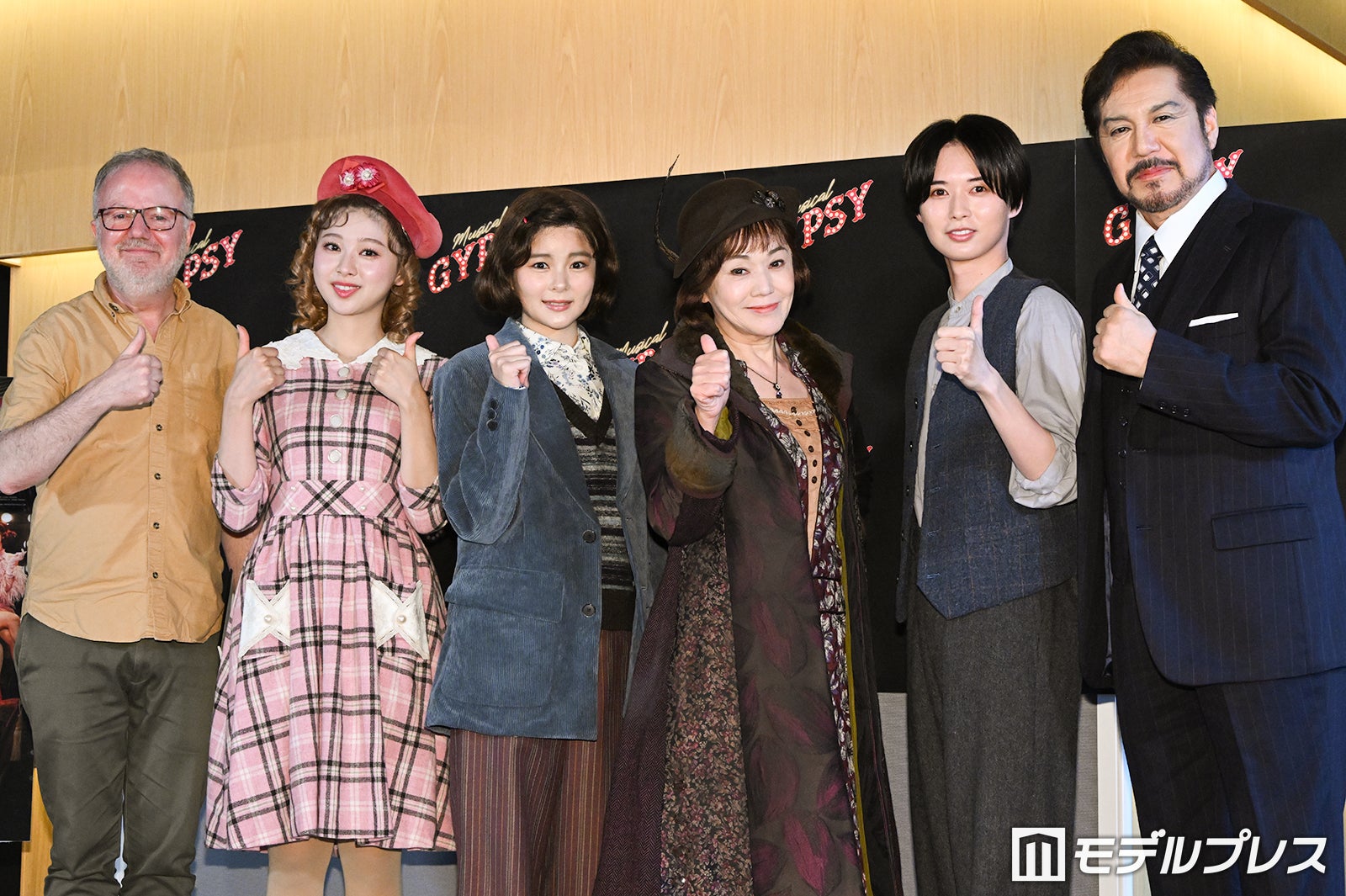 クリストファー・ラスコム氏、富田鈴花、田村芽実、大竹しのぶ、井上瑞稀、今井清隆（C）モデルプレス