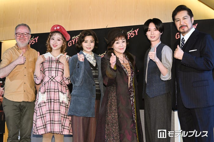 クリストファー・ラスコム氏、富田鈴花、田村芽実、大竹しのぶ、井上瑞稀、今井清隆(C)モデルプレス
