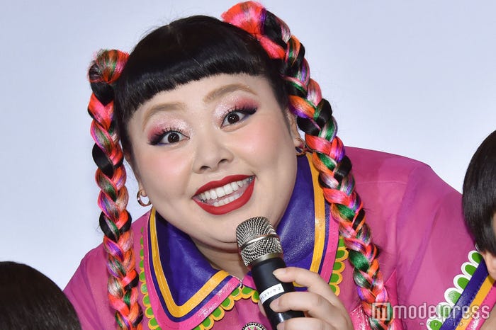 「キラキラしたメイクだと、遠くのお客さんにも喜んでもらえる」と渡辺 (C)モデルプレス