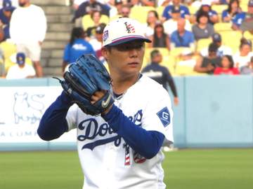 ドジャース・山本由伸 3イニングで5K 初回の2死一、三塁は157キロ速球で空振り三振に仕留め切り抜ける 今季9勝目目指し先発