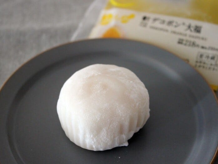 手で持つとくっついてしまいそうなほど、お餅はやわらか