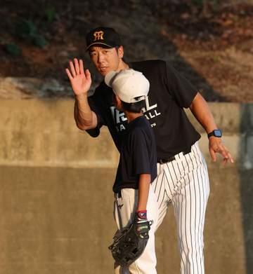 阪神が連携して立ち上げた「大社軟式野球クラブ」が活動開始 玉置、岩本と2人のアカデミーコーチも参加 11月には甲子園で決勝の大会も開催へ